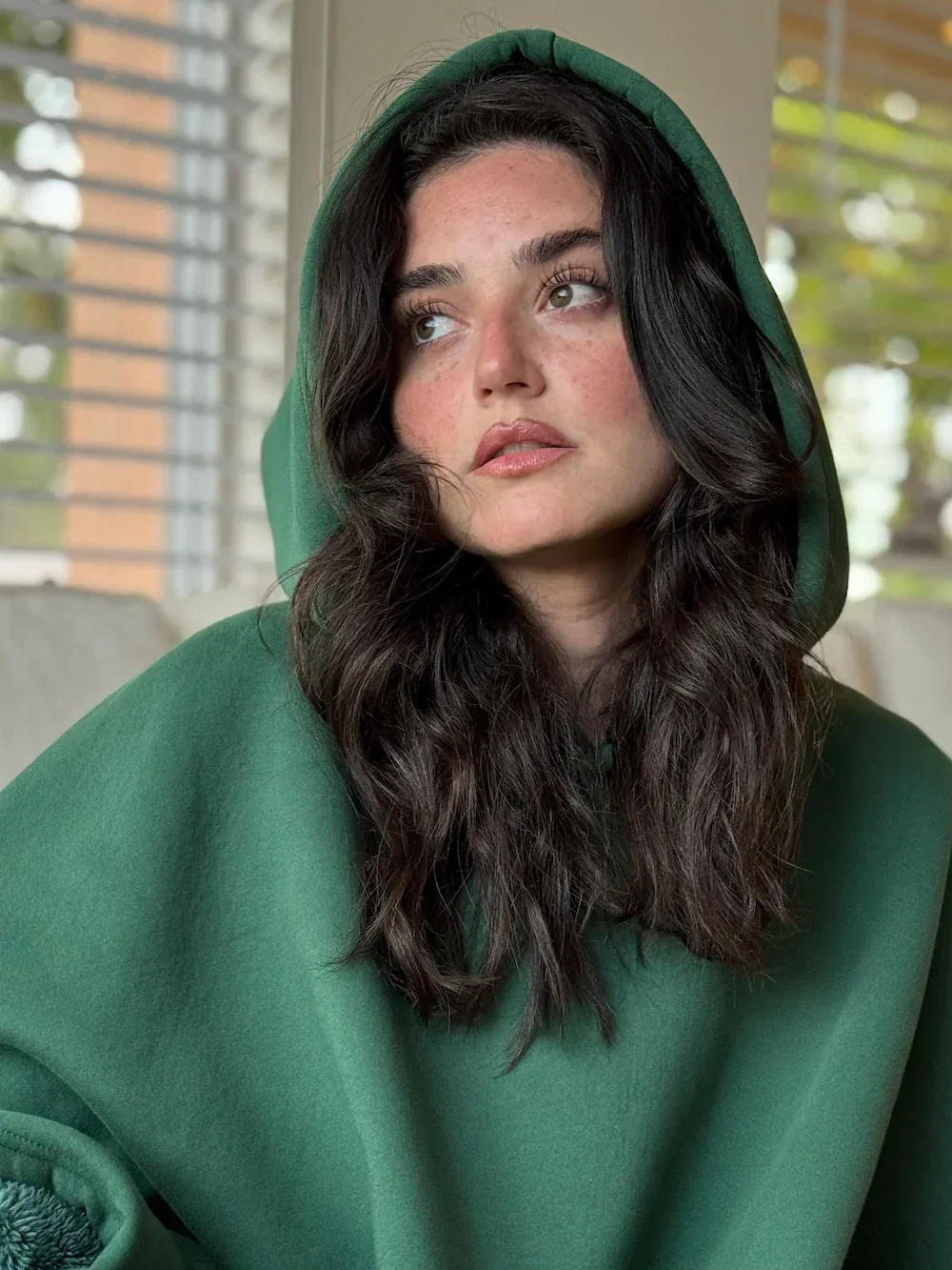 Miękki Polarowy Koc Z Kapturem – Twój Kokon Komfortu